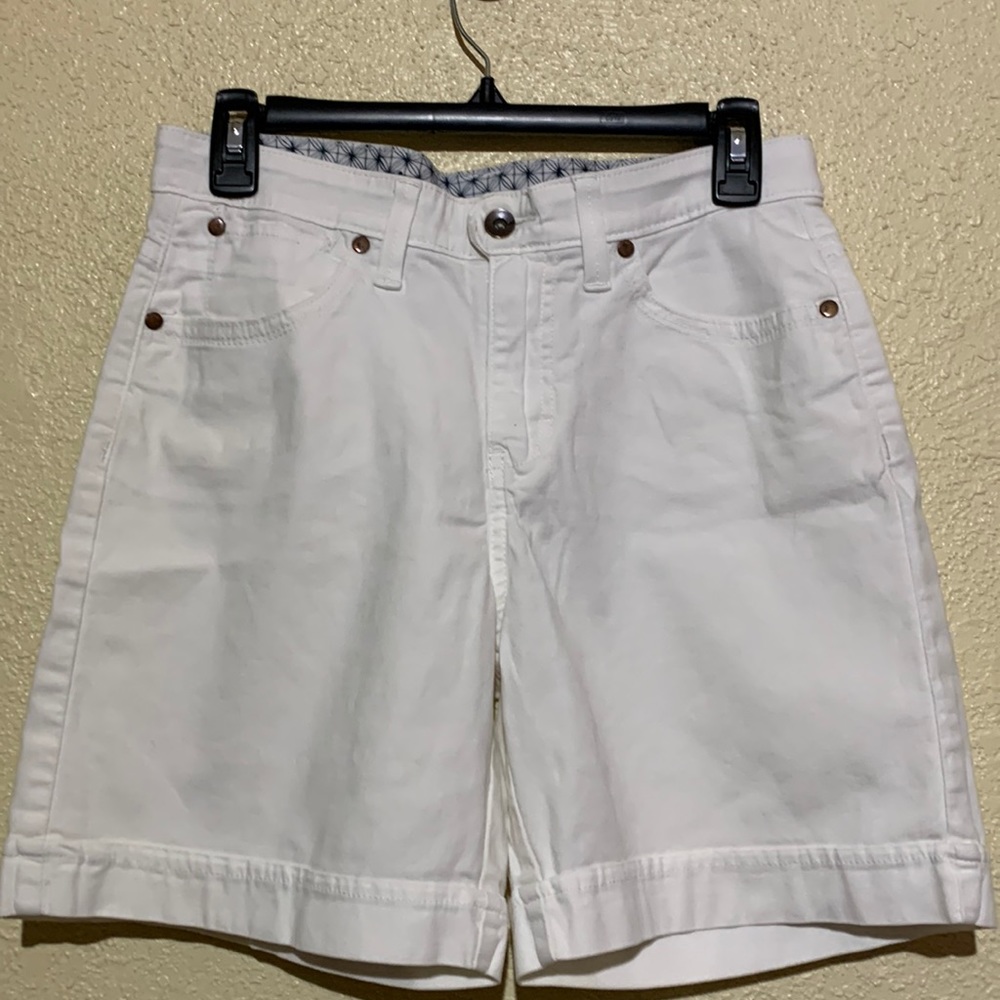 Lee Shorts Creamy White Size 8 M Back Flap Pockets Comfort Waist Band